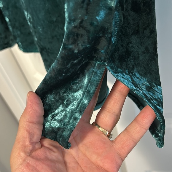 Ladies Playboy Green Crushed Velour Shacket velvet soft feel. - Picture 5 of 7